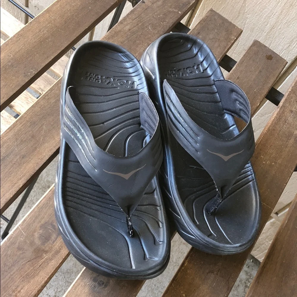 Hoka Men's Black Athletic Flip Flop New Without Tag
